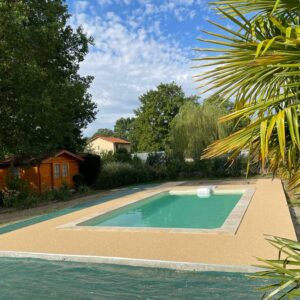 Moquette de pierre tour de piscine graviers lavés séchés creme 2/4