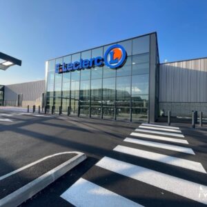 OMEGAB - habillage de façade - Leclerc Bellerive sur allier 03